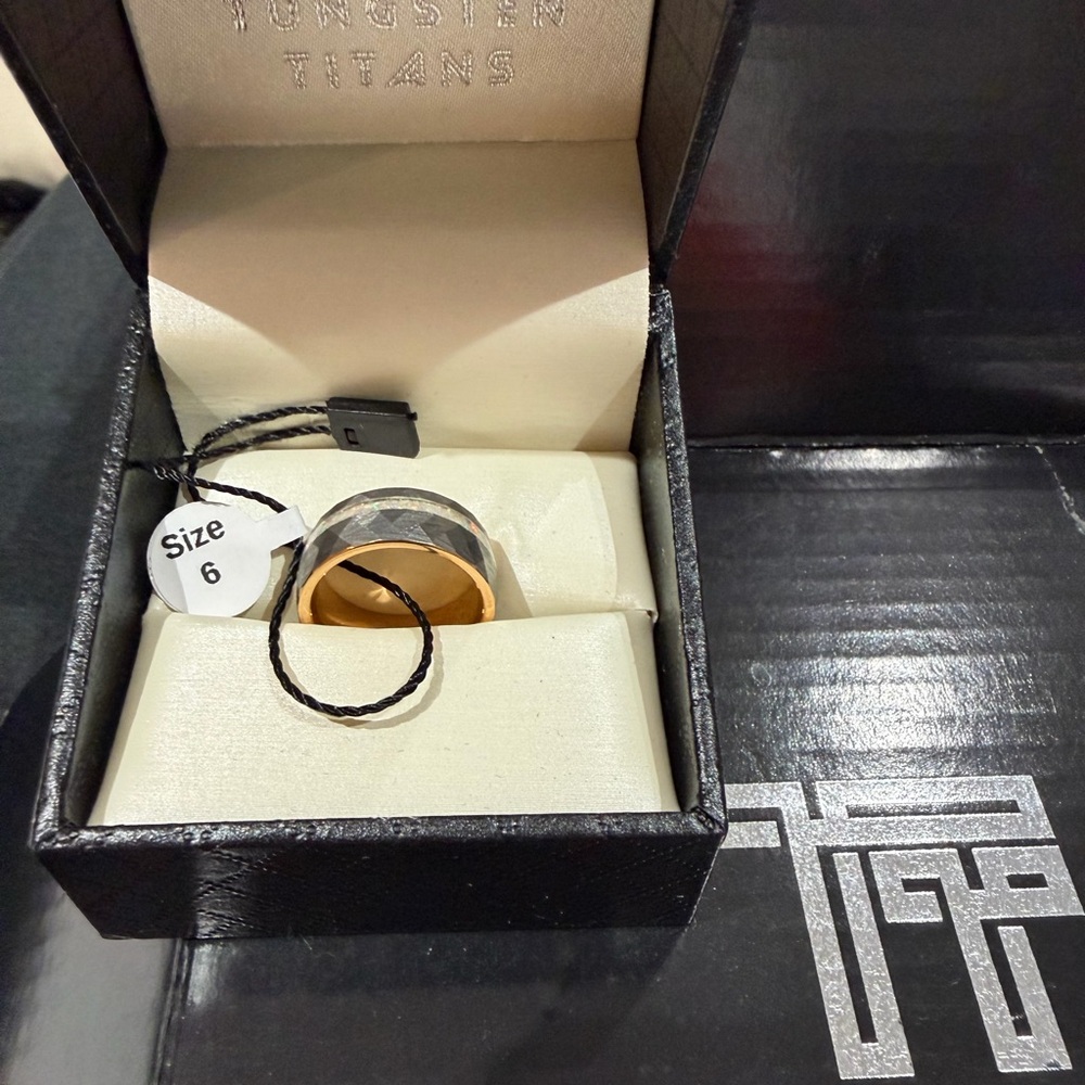 Elegant Silver and Gold Women's Ring
